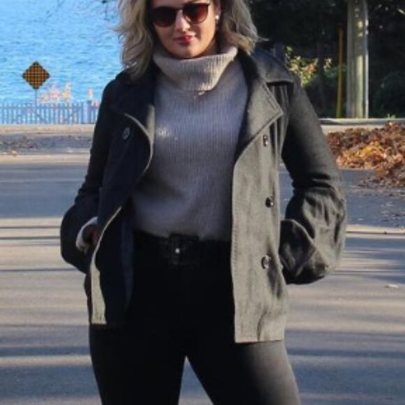 Turtle Neck Thick Sweater - Picture 4 of 4